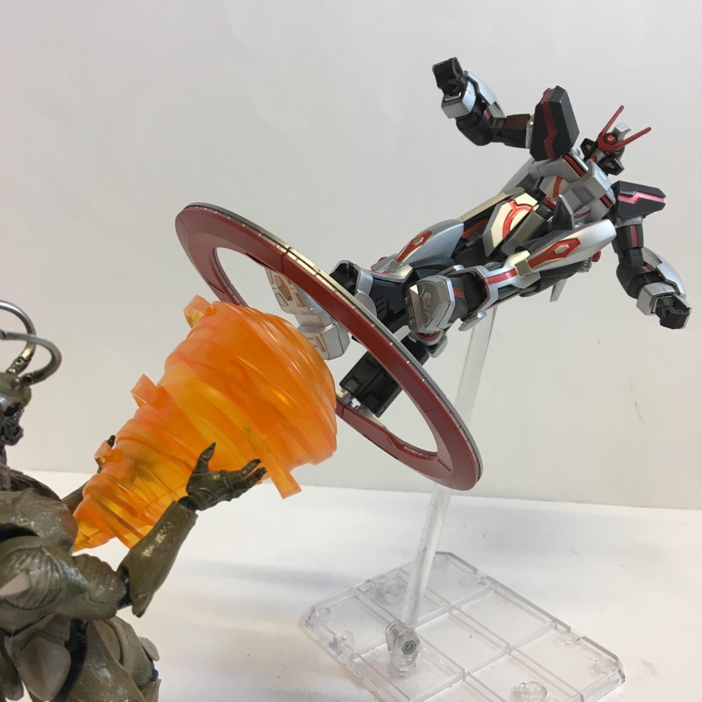 必殺技のクリムゾンスマッシュの再現も他の方の555の受け売りですが上手く再現できている？とは思います。