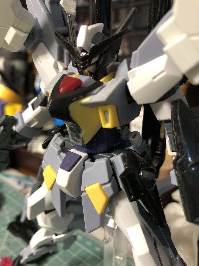 ポリパテでアカツキのパーツを取り付けていき調整しました