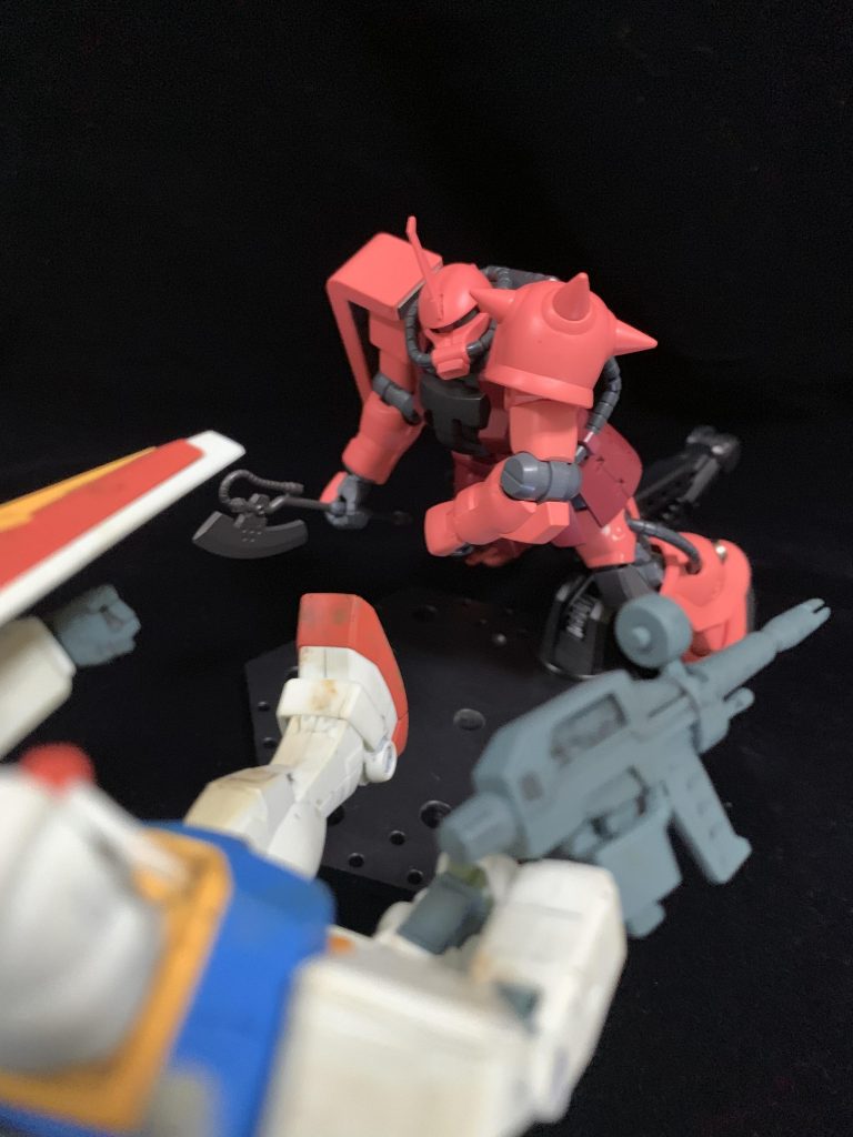 シャア、強襲!!流行りのラグビーを彷彿とさせる強烈タックル!!