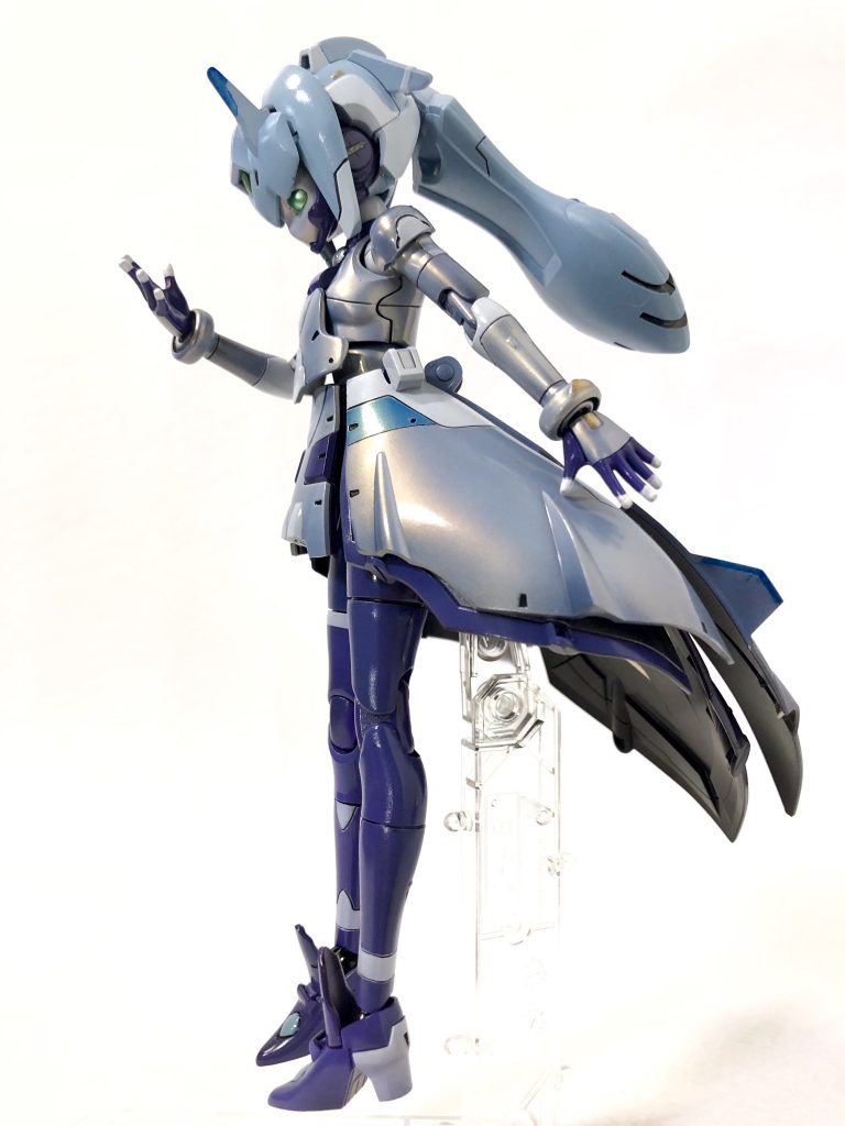 対比でクールに作ろうをテーマにしていました。指先の白はおきにいり。