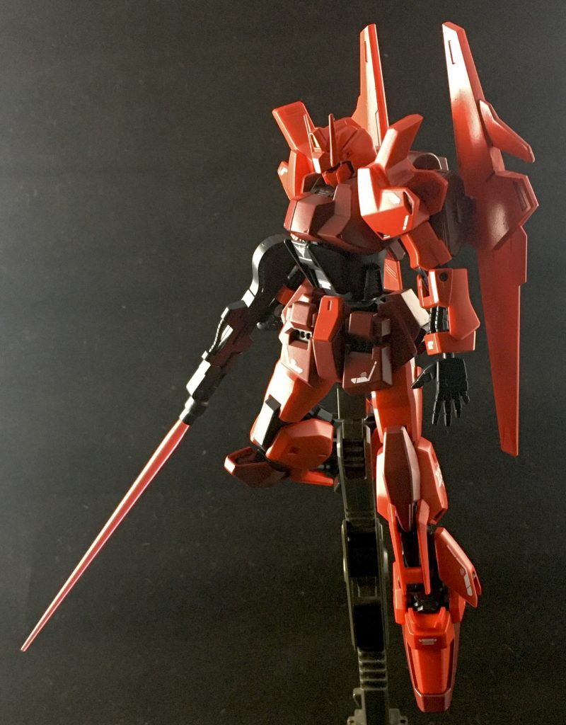 お尻の部分には百式のビームサーベルがあるはずなんですが
HGのF91のものに変えてしまったので、ビームライフルはビームサーベルとしても使えることにしました