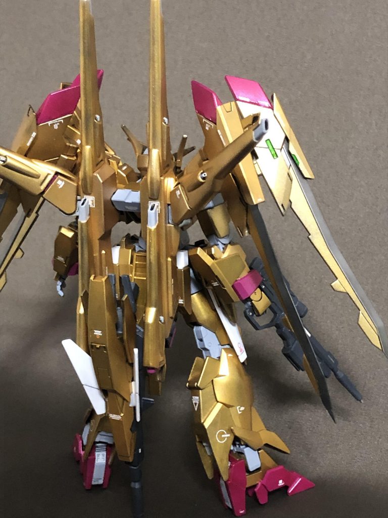 バックショットです
シラヌイは無改造でAGE-2バックパックに取り付け出来たのでそのまま採用いたしました