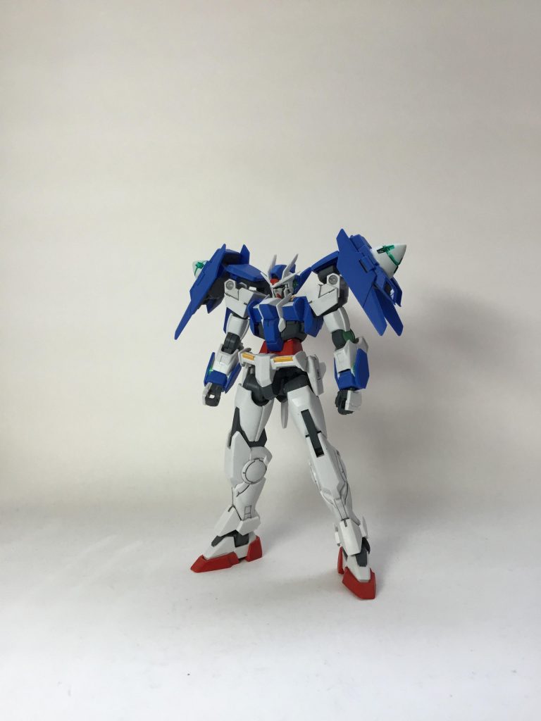 素体となったダブルオーダイバーは、ビルドダイバーズ放送開始当時にすみ入れ部分塗装につや消しスプレーを吹いて簡単フィニッシュしたものです。もしかしたら初めて塗装したガンプラだったのかもしれません…(覚えてない)