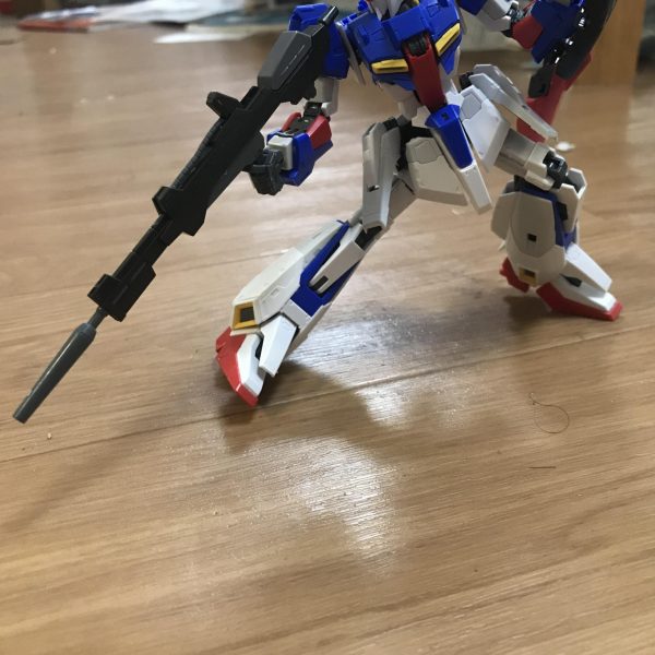 手をあげろ！ 後ろを向け❗️