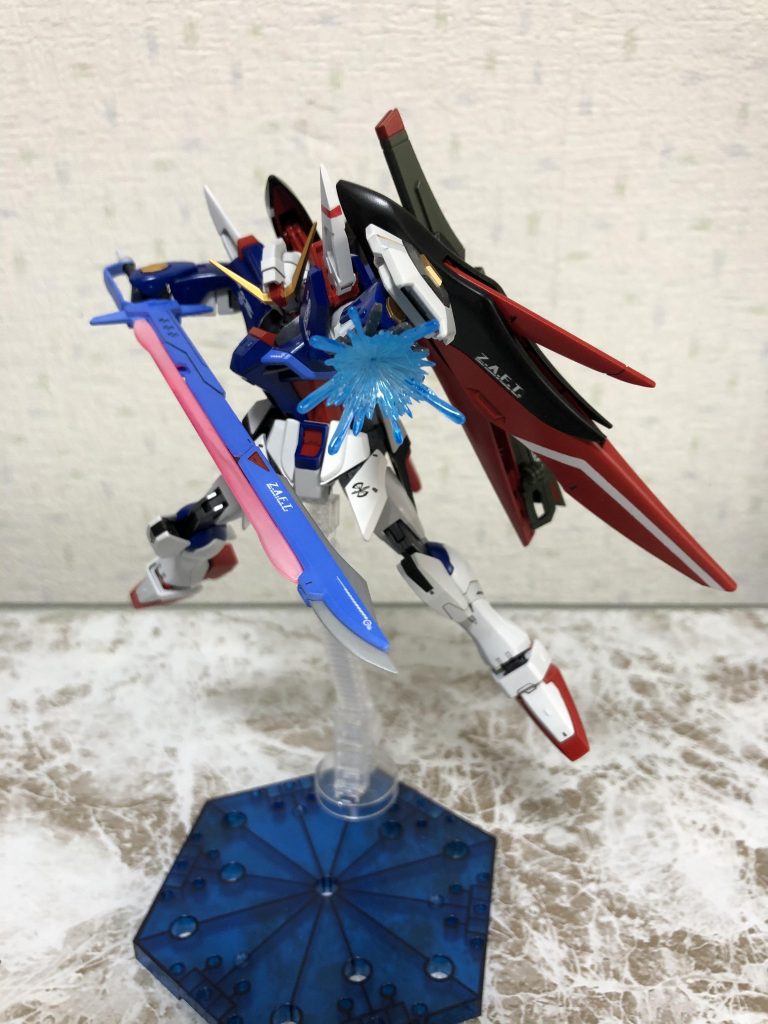 翼などの一部パーツにラインを入れました