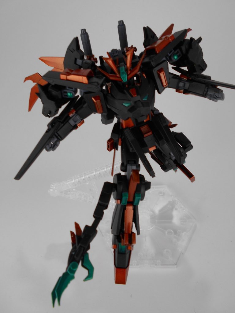 ドラゴンヘッドクロー。脚部および下部への武装がほとんど無かったのでそれのカバーとして使用します。火炎放射器の部分はスラスターに変更しているため、機動力も追加しています。