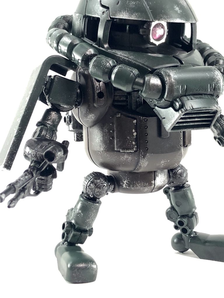 汚しはかなりテキトーにウェザリングカラー(マルチブラック)にシルバーをスポンジチッピングしています。