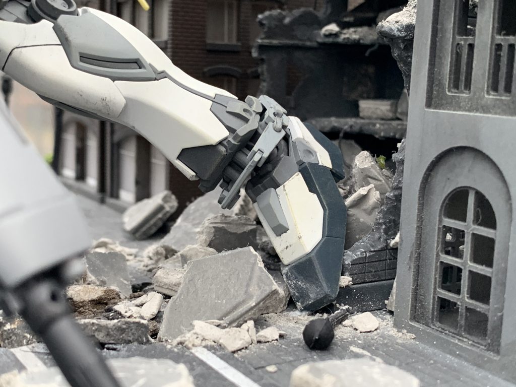 ガレキはクレオスのMr.モデリングプラスターを使用。