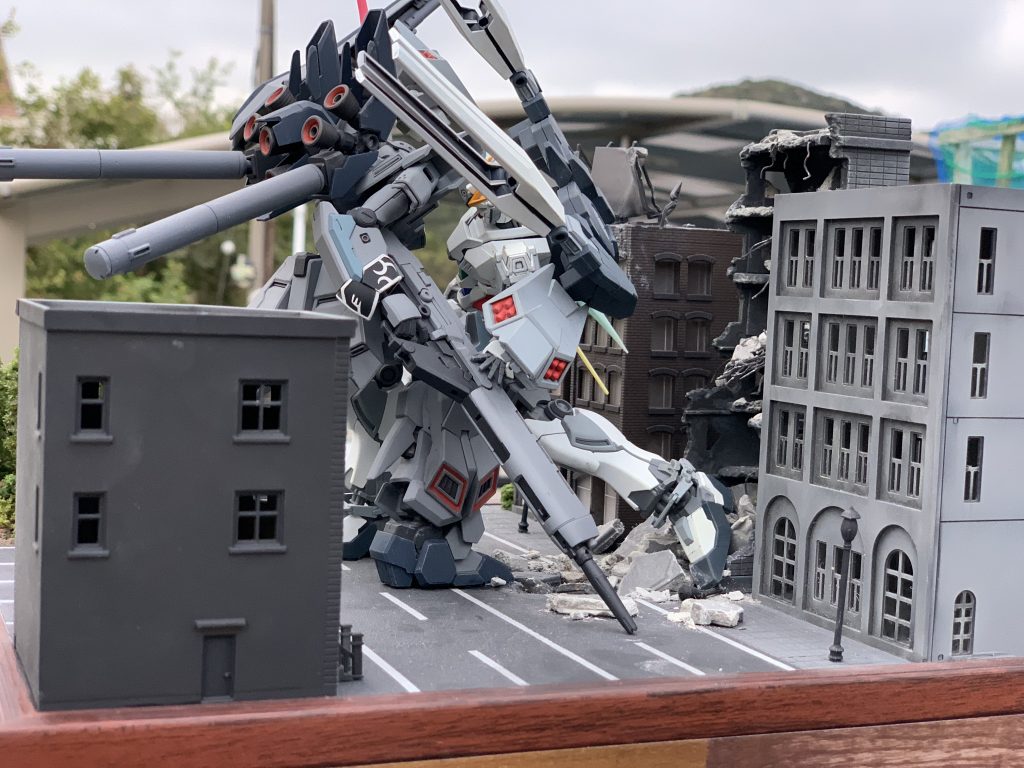 建物はトミーテックやジオコレを使用してアレンジを加えました。