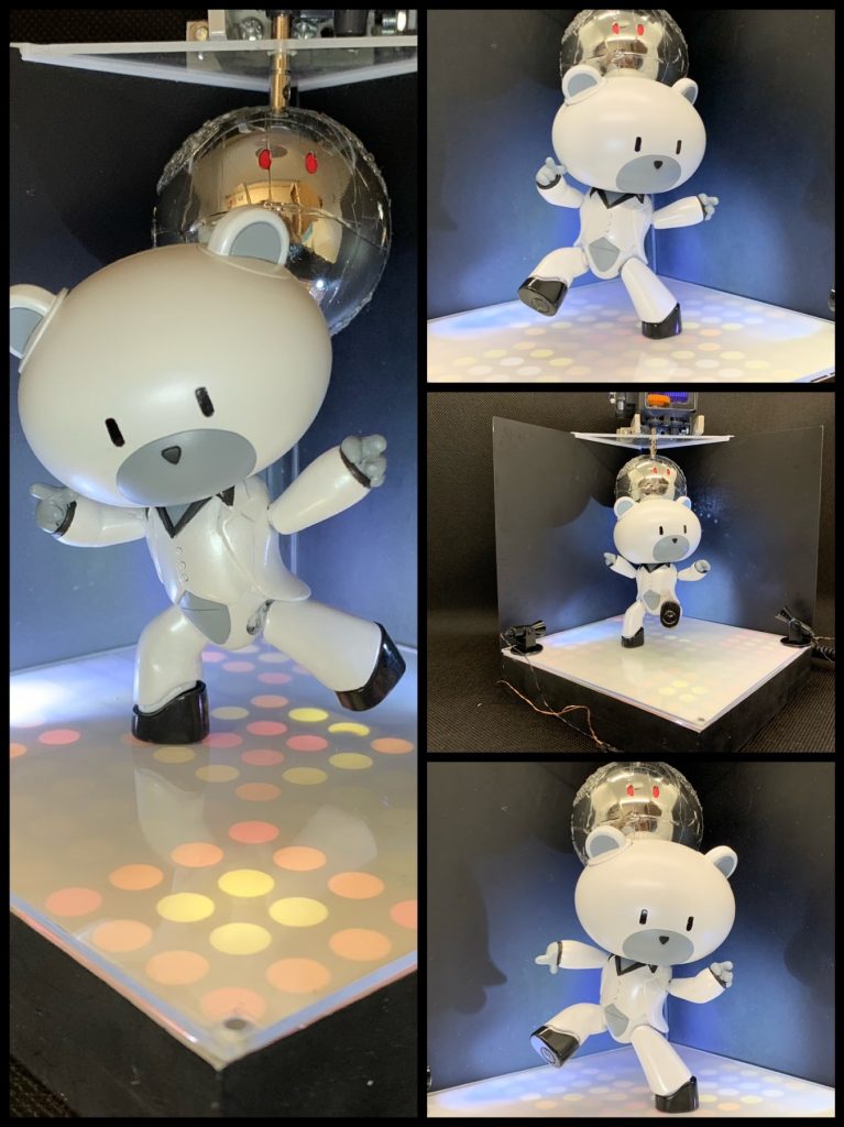 手足は完全には固定していないので、少しポーズが変えられます。さらに足裏に磁石を仕込んであるので、少々無茶な片足立ちポーズも可能！