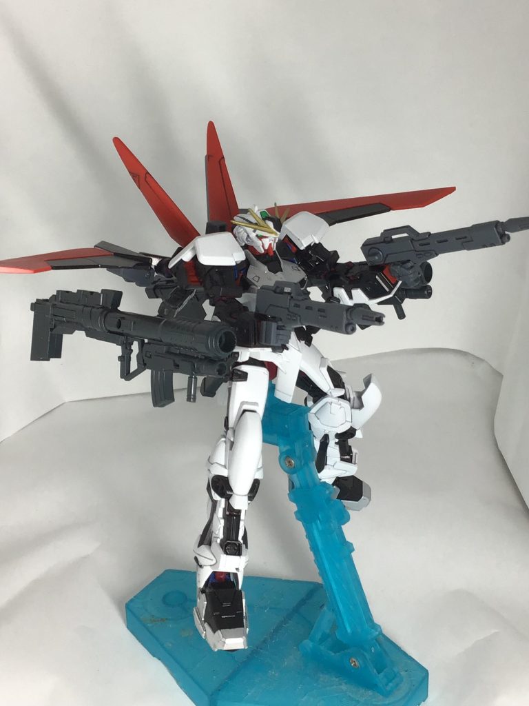 一斉射撃!といった感じで。射撃戦用の機体というイメージで作ってみました。