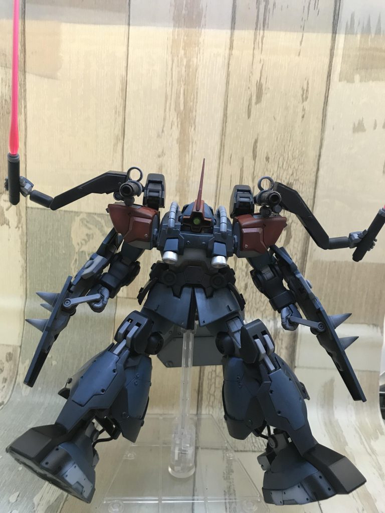 バックパックのキャノンも元がアームの様になってるのでこのように前にせり出すことも出来ます横軸は無いですが_(:3」z)_