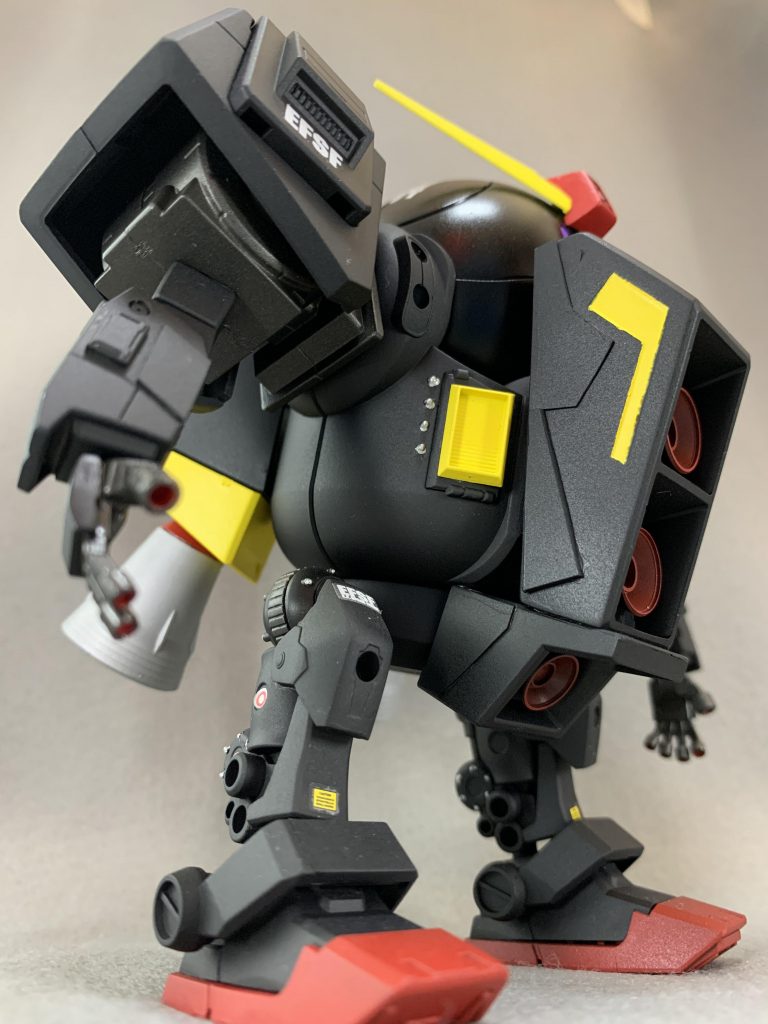 肩から二の腕(?)、拡散メガビーム砲、バックパック...は、HGサイコガンダムから。腕、足は、HGネモ。頭部アンテナや膝、スネはジャンクパーツ。その他 各所にビルダーズパーツです。ちなみに指のビーム砲部は、コトブキヤさんのモビルパイプを使用して改造し、それっぽい感じを出しました。