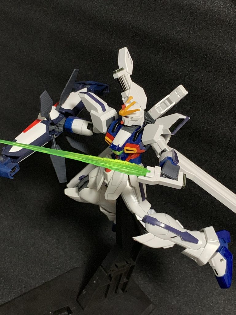 サーベル振り上げ、突撃ッ！