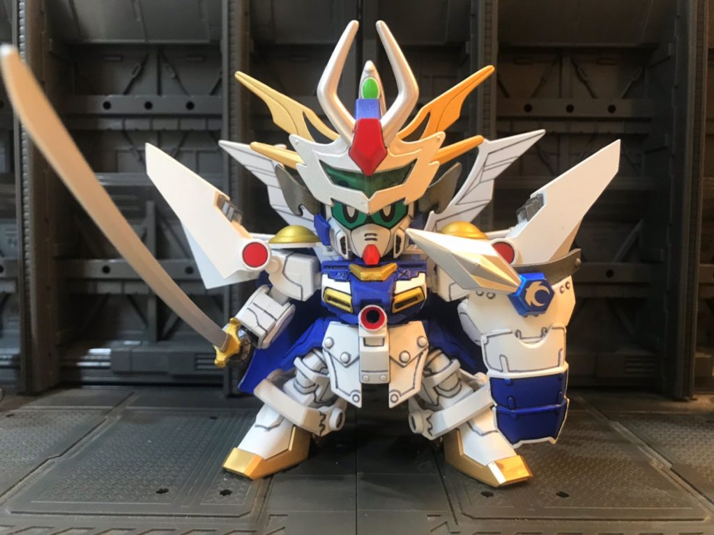 まずはポーズなしで。肩アーマーは元キットのものをそのまま使うと小さくなってしまうので、プラ板で作ってます。