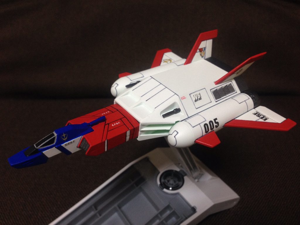 スレッガー機ということで、「005」です。
他にも各部に水転写デカールを使用してます。
キャノピーの筆塗りは楽しかったですね。