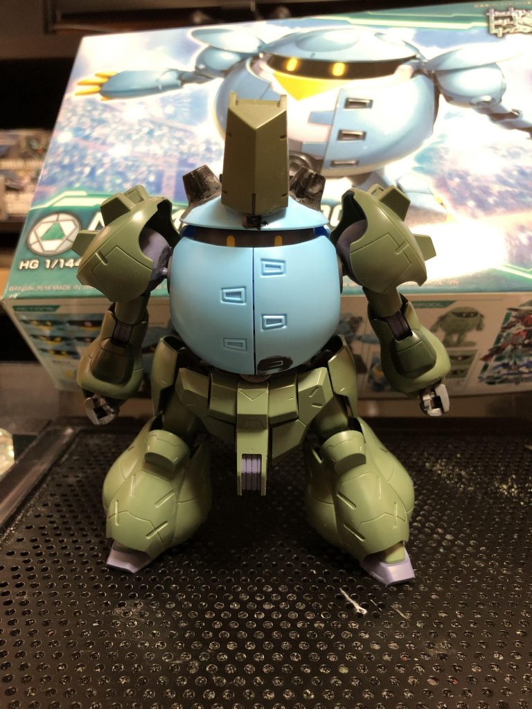 角第二段階。1/100グレイズの太腿部を使用。まだちょっと寂しい