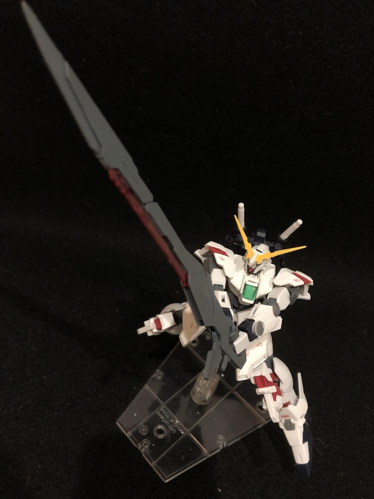 下に行くにつれ重く、大きくなるこのガンプラには大剣が似合う。