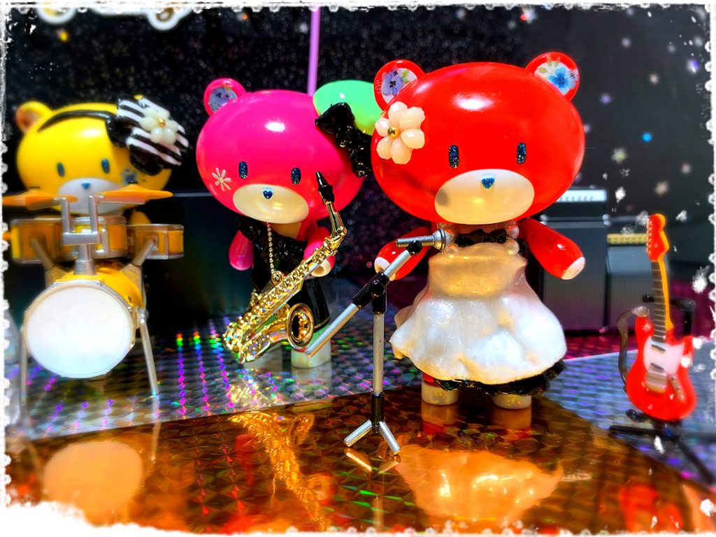 コスチュームは、元ネタがあってそれを再現しようかとも思ったんですが、結局物足りなくなってデコってアレンジしまくったので、もうもとネタとは別物かもです。
(もとネタがわかったら回答お待ちしてますー笑)