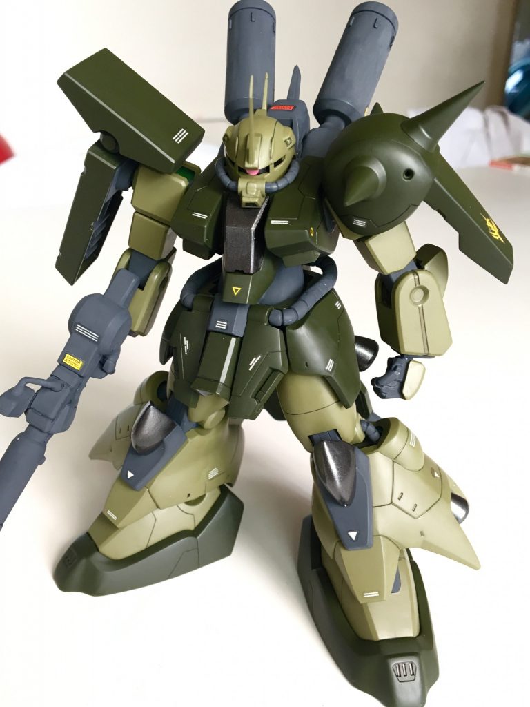 デカールも大河原イラストに準拠したアナクロな感じがジオンのイメージ、