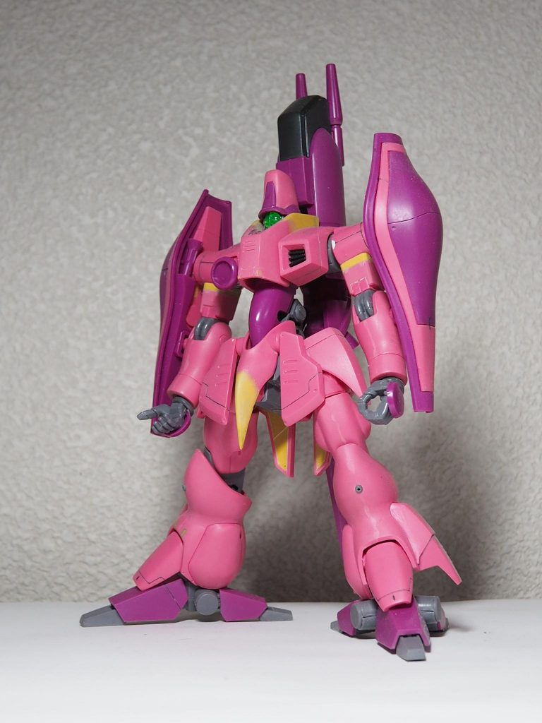 塗装前の状態。胸部の形状、曲線が多かったのを直線に変更してます。襟もかなり変更してます。ひたすら削って苦労した記憶が蘇ります…