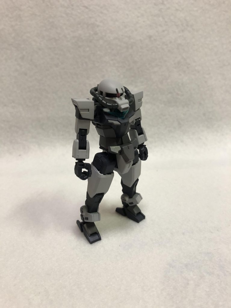 コア形態。コアザックと名付けました。カラーの変更と、頭部を小改造したザクに変更しただけです。