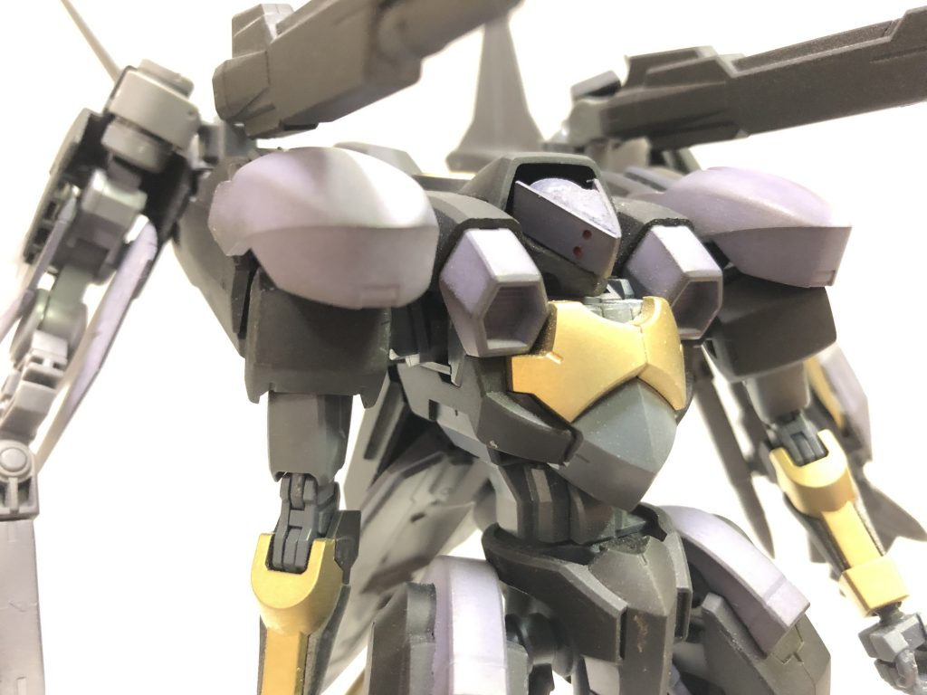 バストアップ。四つ目です。
鋭角なデザインにして、モチーフに近付けました。
本当は角があったのですが、干渉するため泣く泣く廃案に。