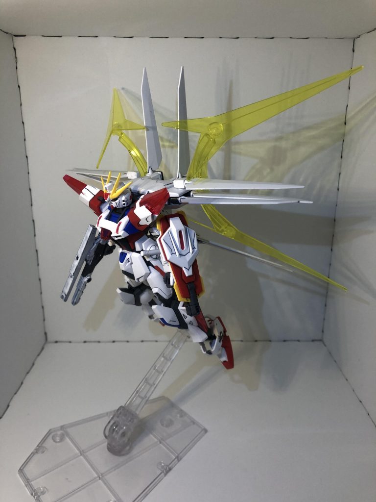 巡航モードです

見た目は安定のかっこよさですが、
これならエールストライカーでよくね？ってなります

巡航モードは後ろ側にエフェクトを倒します

本編スタービルドストライクはレースで大活躍でした