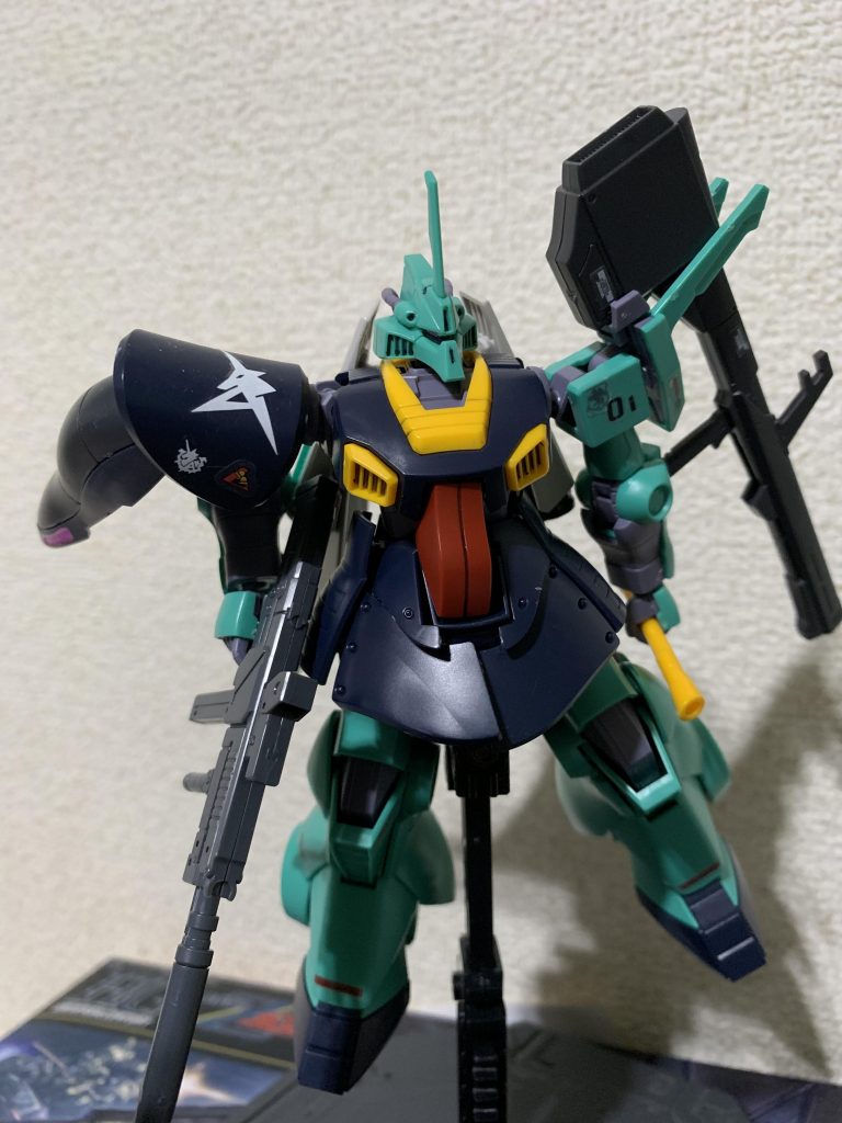 水転写デカールとマーキングシールで情報量を増やしてます。