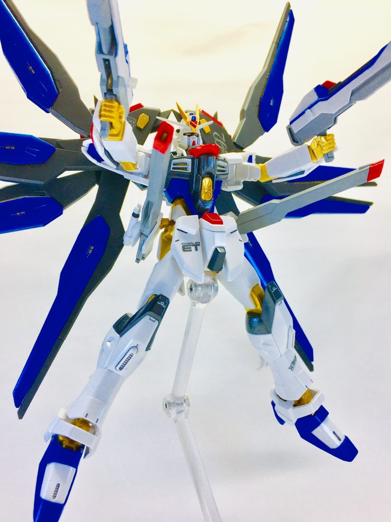 ストフリと言えば、 フルバースト
レールガンの発射口もゴールドで塗ってます!