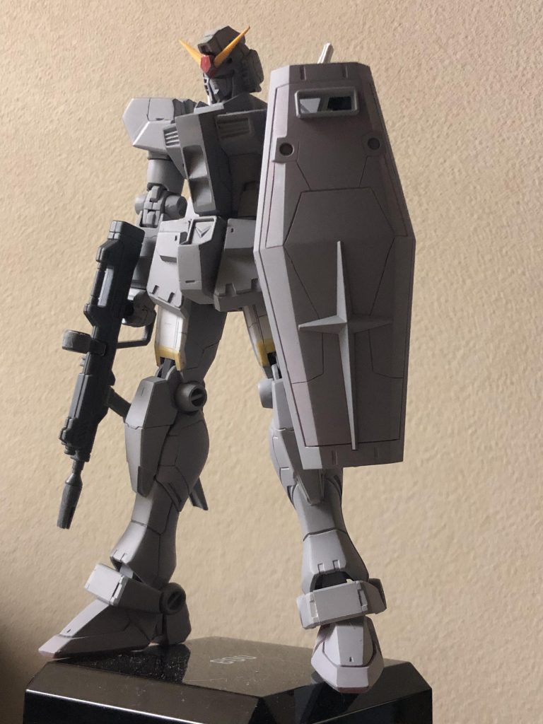 塗装直前の写真

腰部は中央をリバイブガンダムから移植。本体のデスティニー側のピンを1つ飛ばすだけでそのままポン付けできます
フロントアーマー、リアアーマーはヘイズルのフロントアーマーを2体分使ってます。ヘリウムコアはHG 0ガンダムから移植しました