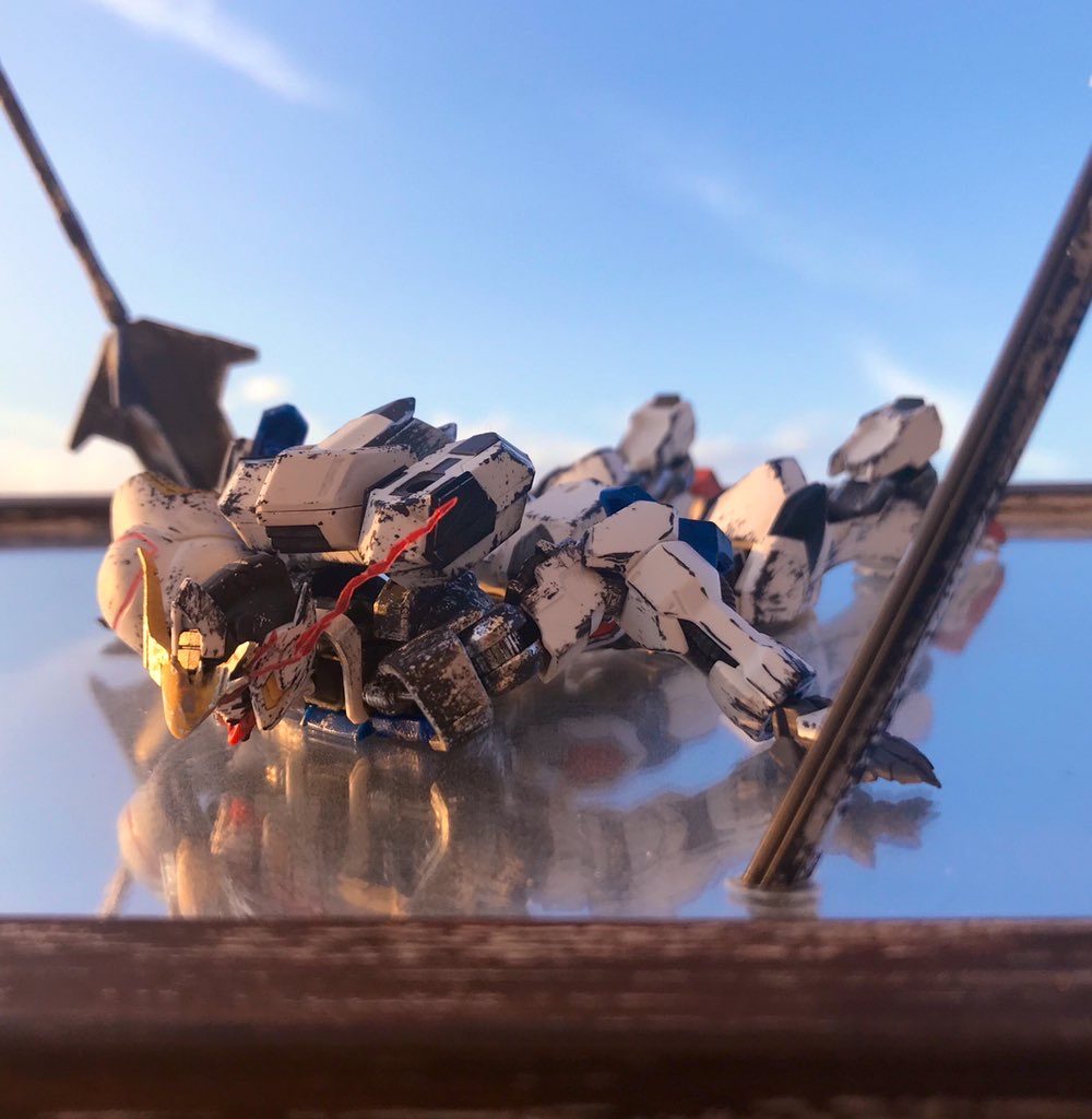 あのワンシーンに思う私の解釈と、設定や物語に囚われない独自の視点でこの状態を作りました!
(こちらも外での撮影です!)