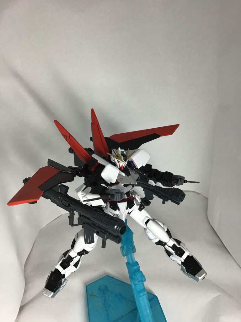 近接装備はアーマーシュナイダー。どちらかというと、相手に接近された場合の自衛用の装備。