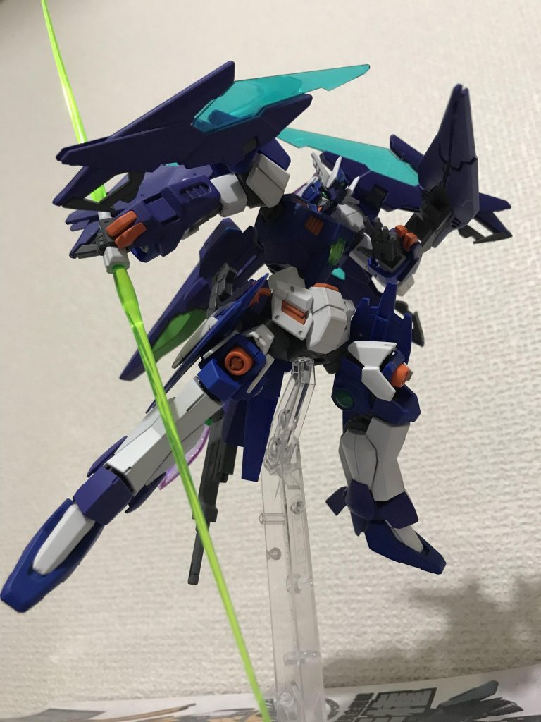 ビームサーベルは高出力ビームライフルに取り付けられている物をメインに使う。
フリーダムやジャスティスのラケルタビームサーベルの様に連結せずにジャベリン風にも出力でき、格闘の幅を広げられる。腰にマウントしているAGE2のビームサーベルは投擲に使用したり非常時に使う。