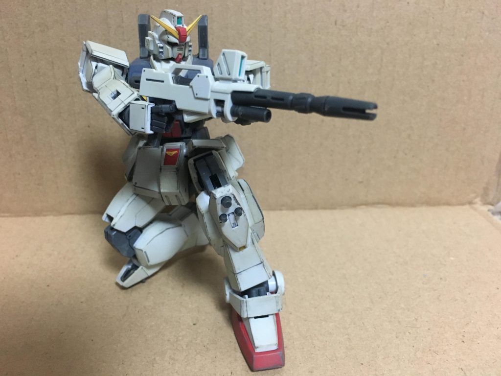 元の出来がかなり良いので、基本的に素組みにスミ入れと汚しを施した物になります。ビームライフルのみは敢えて汚しを減らしています。