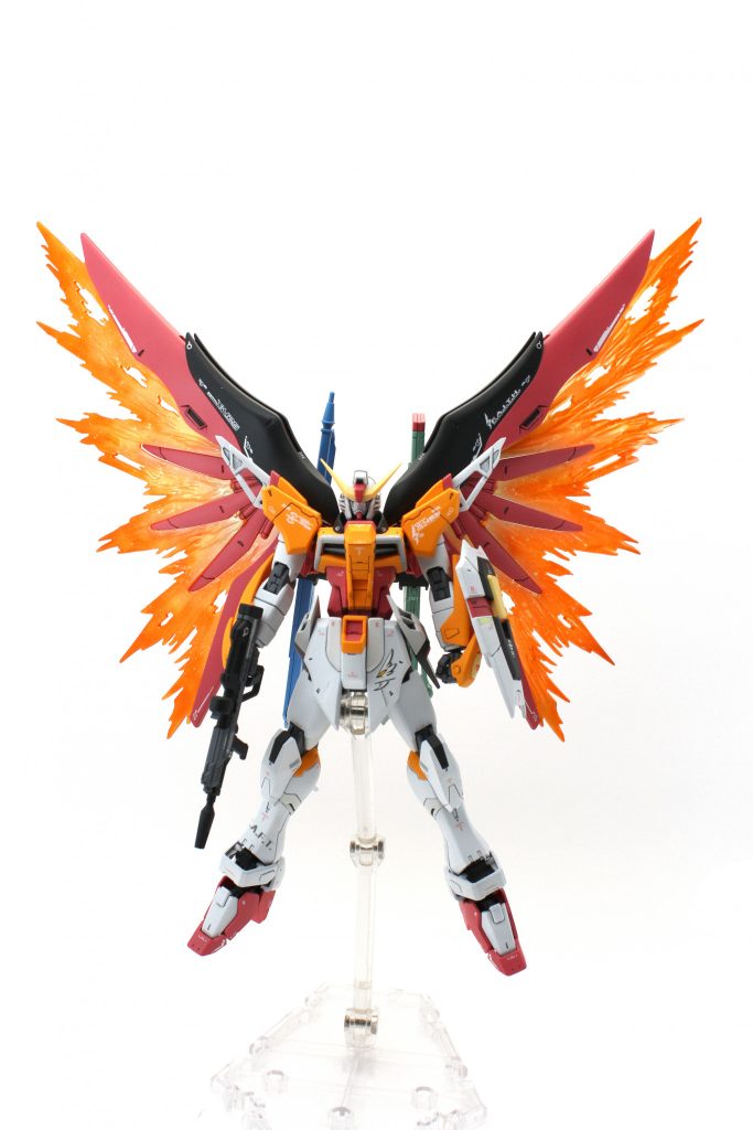 光の翼のみ艶ありで仕上げました。
クリア部を残す事を意識しながらグラデーション塗装で仕上げてみましたが、初めてなので少し濃淡の差が少なかったかも知れません。