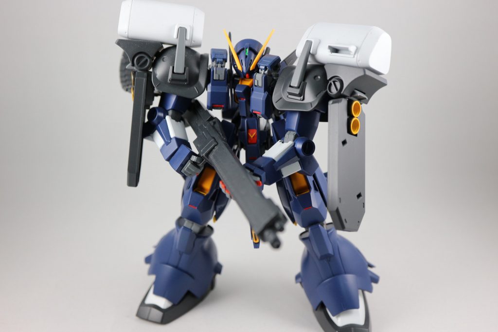 全身。設定画稿ではビームスマートガンも装備していますがキット化されていないので断念。