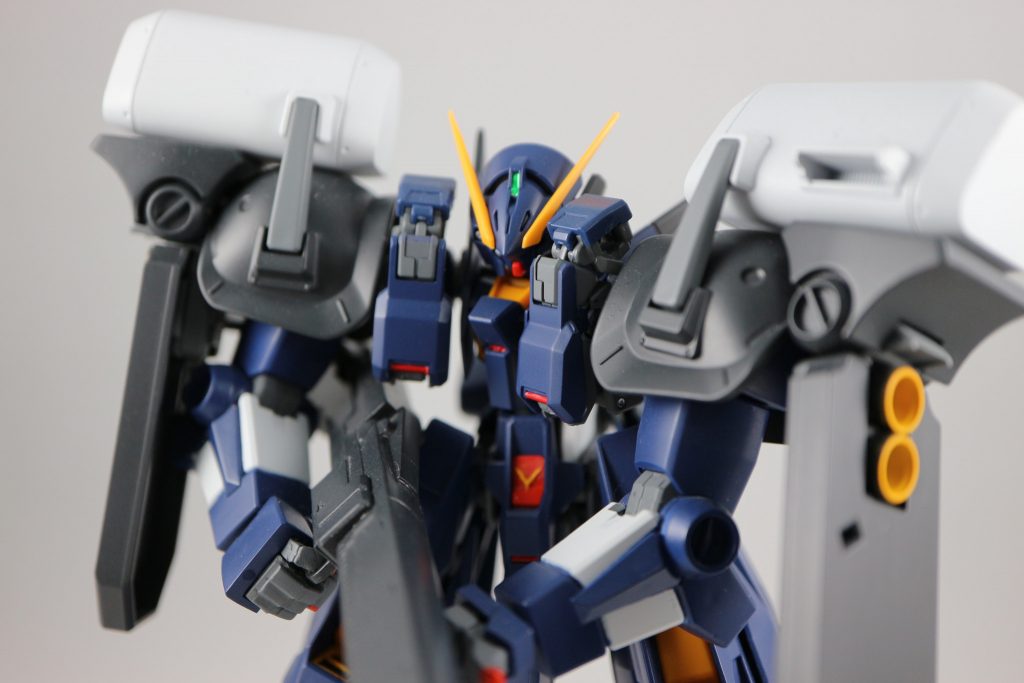 ガンダム系MSが手脚の装着によりジオン系MSのスタイルになるというミスマッチ感が魅力の形態です