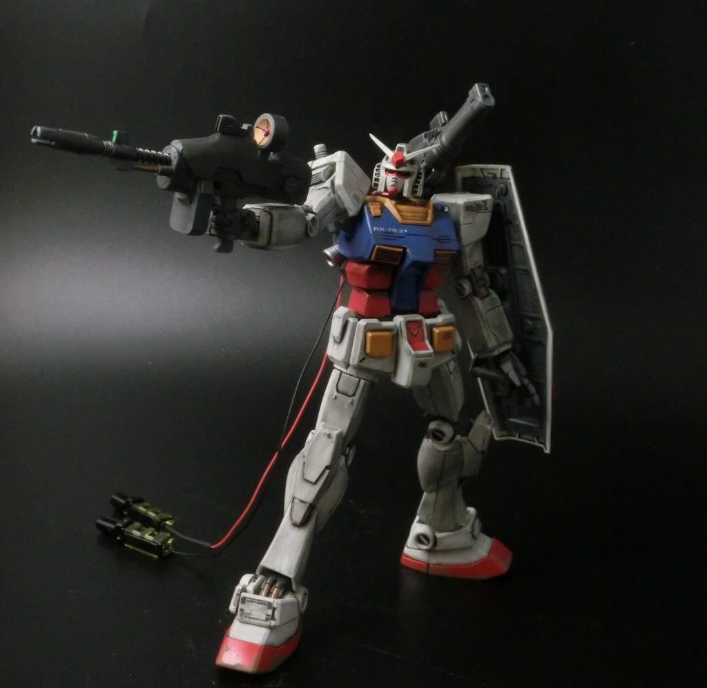 汚しを加えた状態です。
ビームライフルはプラバンとパテ等を駆使して作成。一番難しかったです。