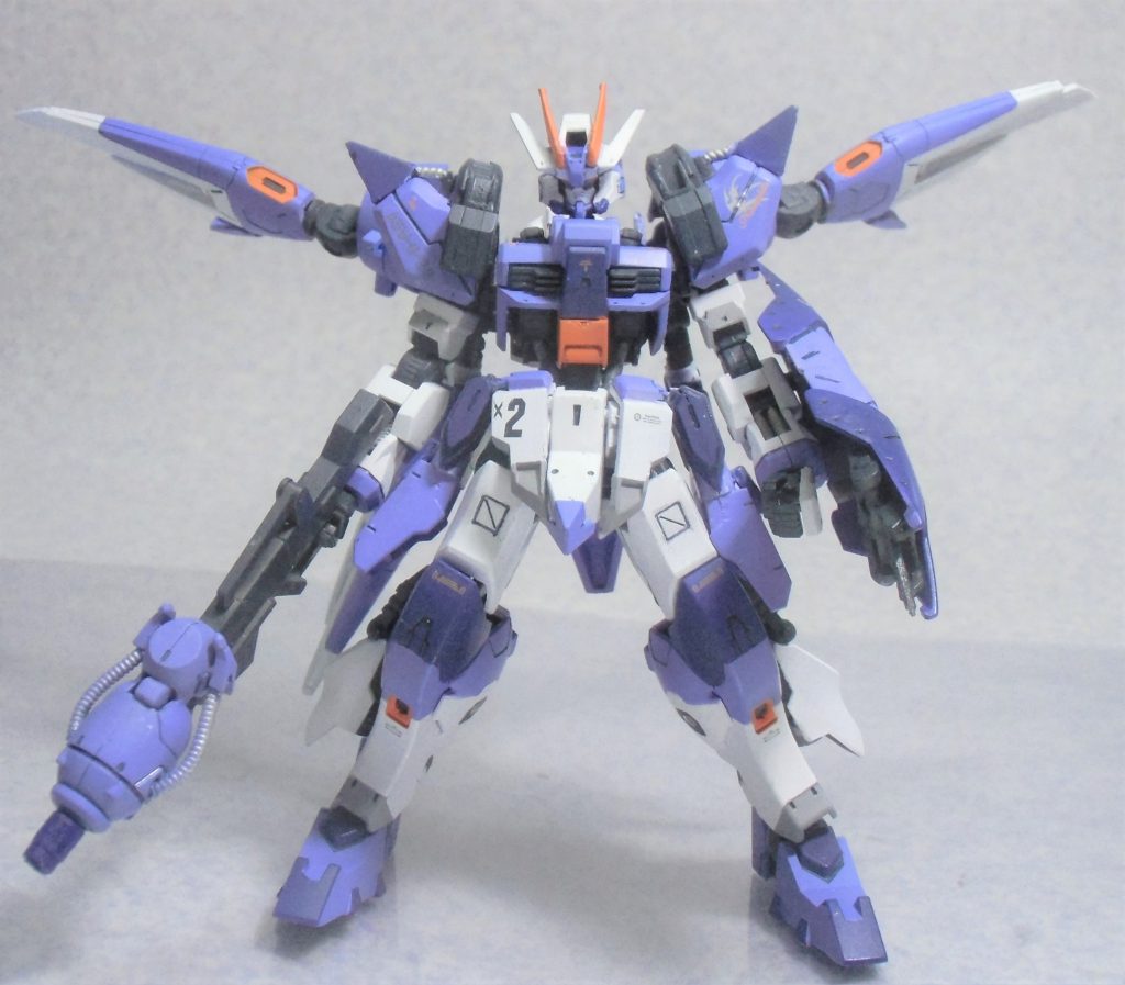 全身はこんな感じです。エールストライクやフォースインパルスのフォルムを真似て作成しました。