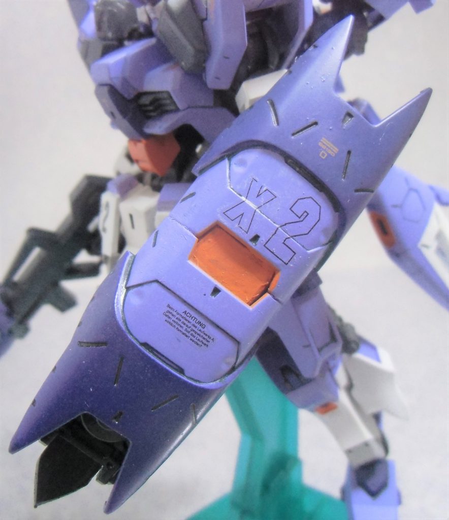 シールドです。デカールで『x2』に文字を入れました。