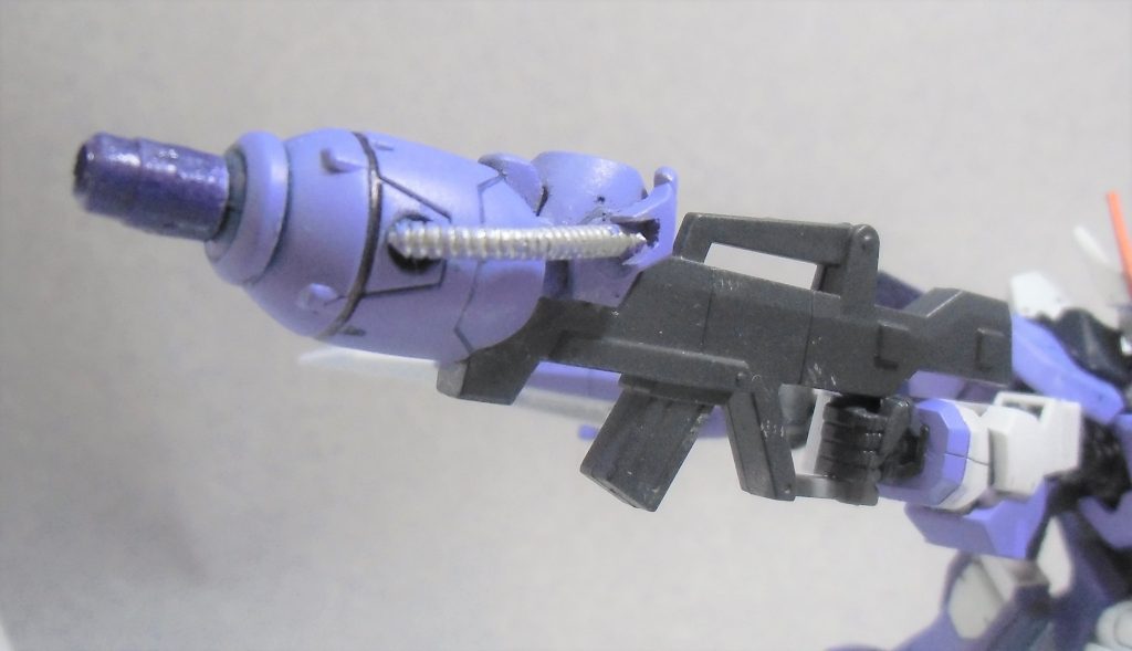 武装のライフル。使用しなかった前腕パーツなどをくっつけて作成。