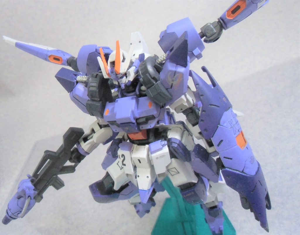 特に意識してなかったのですが、配色に紫とオレンジを選んだため、ちょっとハロウィン風なカラーになりました。