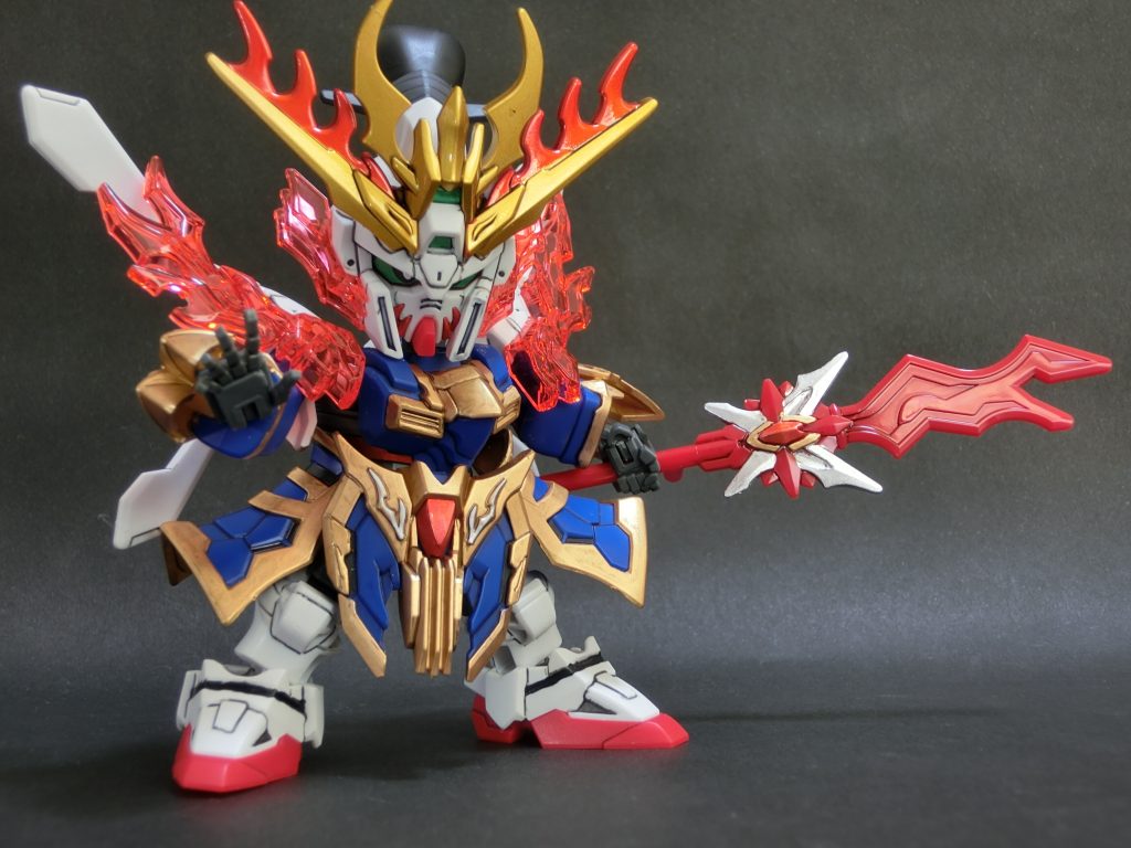 武器の蛇矛は単色成型なのが寂しいですが、ハイパーモードの意匠を落とし込んでるのがオシャレで好きです。