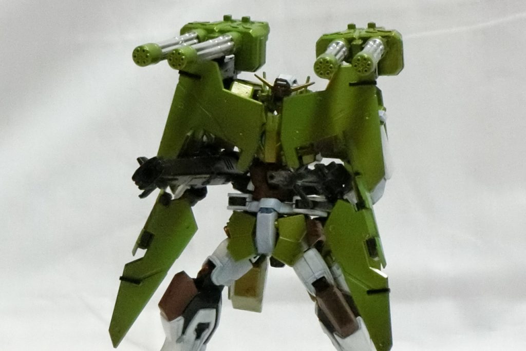 GNフルシールドを開いて折って射撃ポジション。