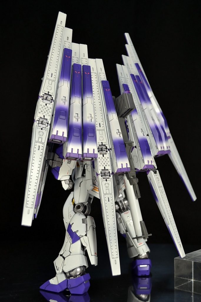■塗装レシピ(全てガイアカラー)
白:クールホワイト
紫1:パープル
紫2:エヴァパープル
黄:ビビッドオレンジ
金:スターブライトゴールド
グレー:ニュートラルグレーⅣ
関節:フレームメタリック2
 
墨入れ:タミヤ墨入れ塗料ダークグレイ、ブラック
 
拡張セットの方に水転写式デカールが付属するため、そちらを使用しつや消しコート。