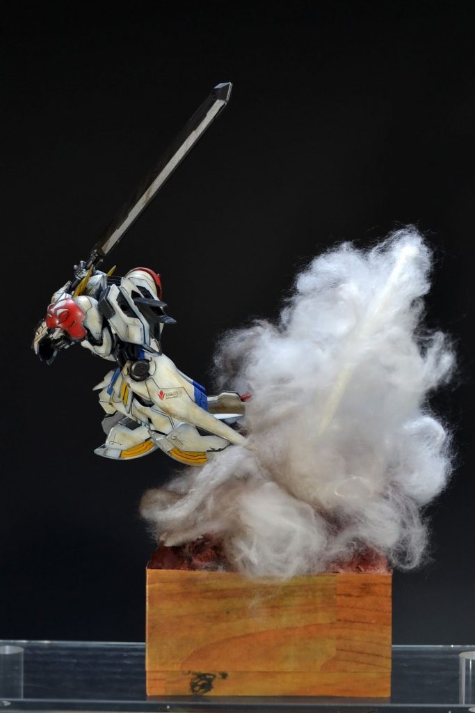 カラーレシピ(C=クレオス、G=ガイアノーツ)
※下地にサフ→ジャーマングレー(G)を吹き付けた、いわゆる「黒立ち上げ」を行っています。
白:ウォームホワイト(G)
青:インディブルー(C)
赤:ハーマンレッド(C)
黄:ビビッドオレンジ(G)
緑:GXメタルグリーン(C)
グレー:ジャーマングレー(G)
フレーム:スターブライトアイアン(G)
墨入れ:タミヤエナメルブラック
 
つや消しコート後、エナメル塗料(ブラウン、ブラック)によるウォッシング、ブラウンやシルバーによるドライブラシでウェザリング表現。