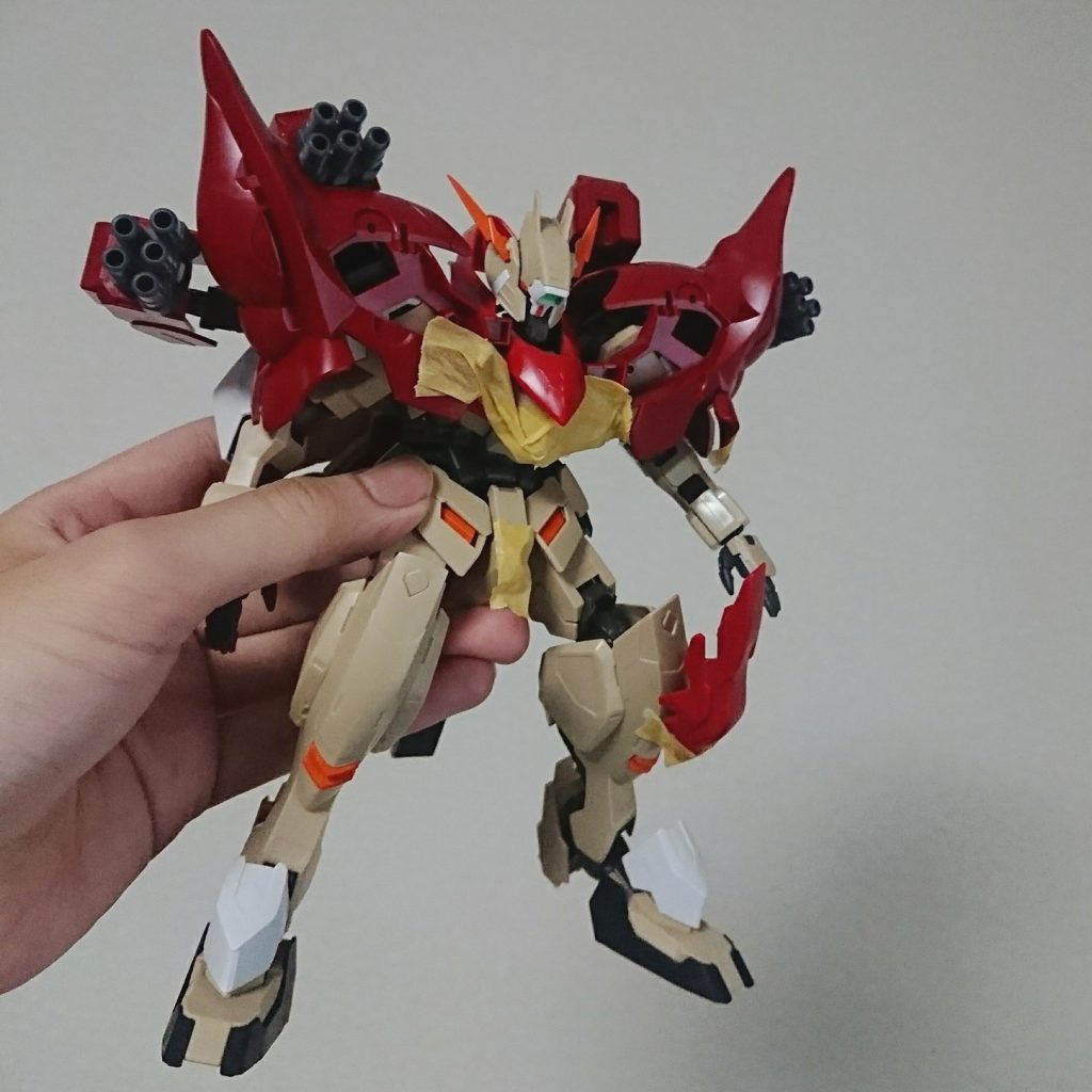 作製手順を簡単に説明します。まずはグシオンリベイクにネオジオングを肩に付けます。