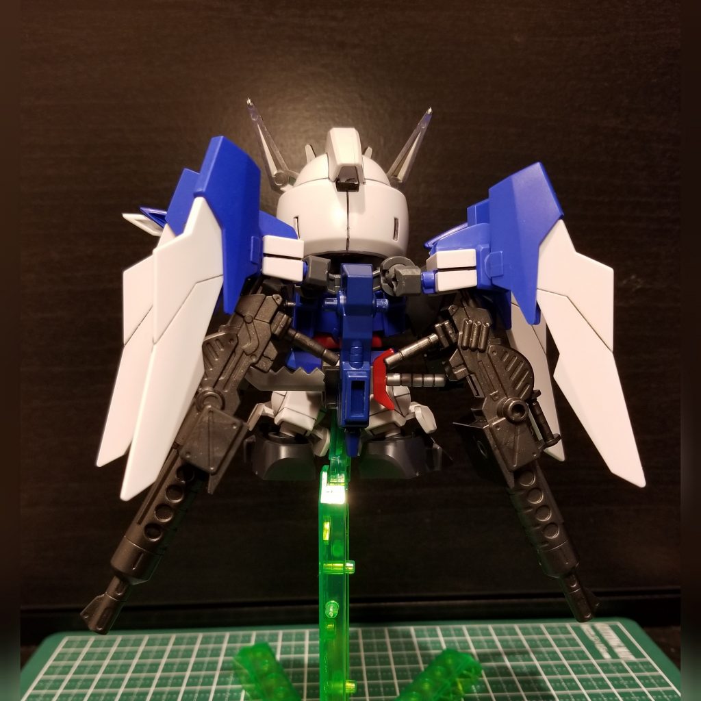 背面ショット。AGE2の肩パーツをバックパックにし、ボールデンアームズとガンプラバトルアームアームズを使い、フレキシブルな稼働を実現