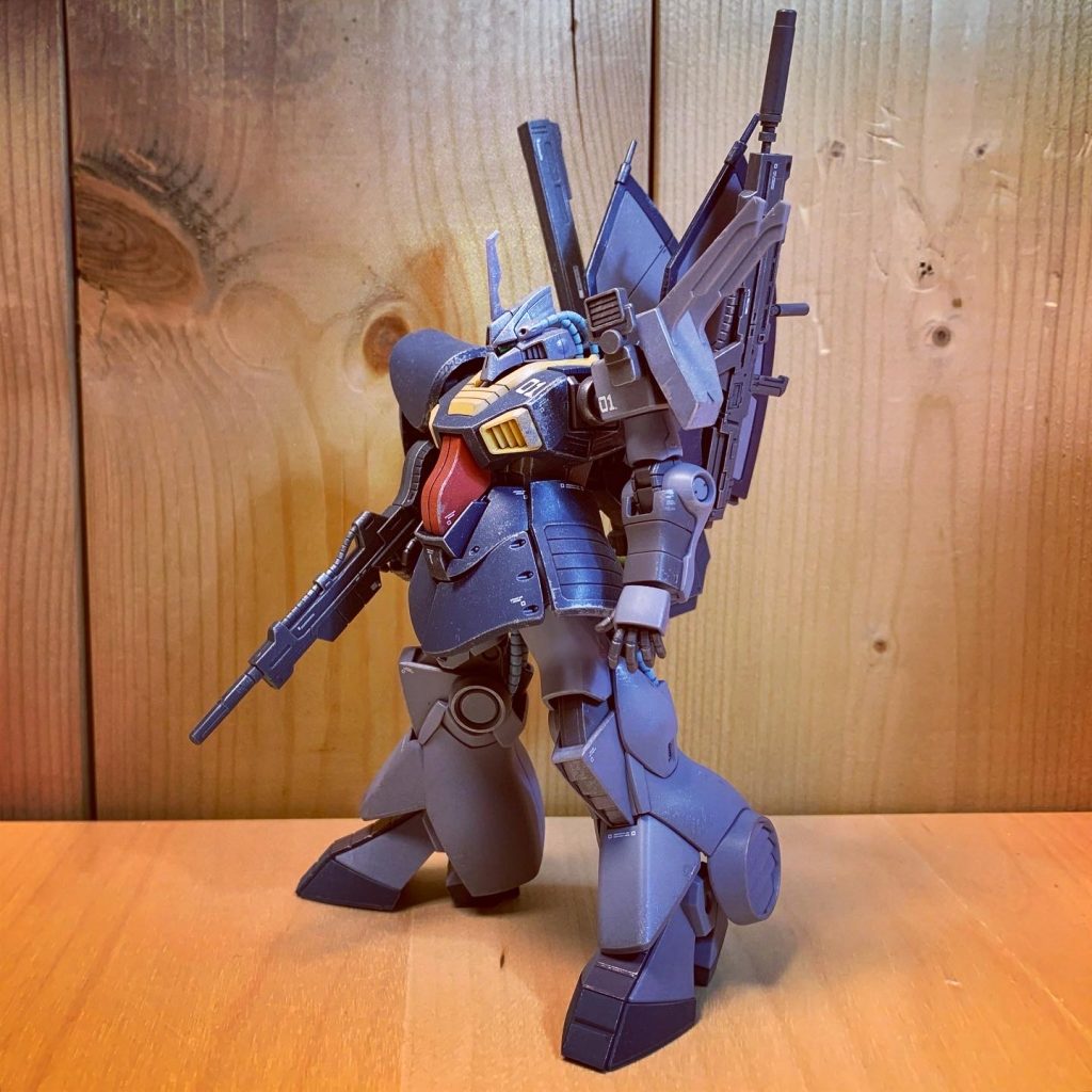 左からー。虫の羽みたいなバックパックと、カタツムリの頭みたいな左肩ががチャームポイントですね。ほんとなんなんだこれw。